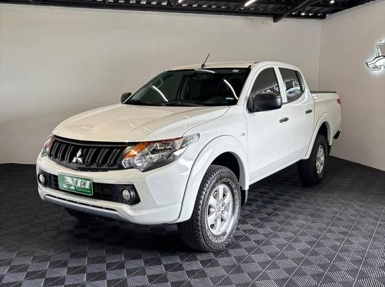 MITSUBISHI L200 TRITON 2.4 16V TURBO DIESEL OUTDOOR GLX CD 4X4 MANUAL MITSUBISHI L200 TRITON 2.4 16V TURBO DIESEL OUTDOOR GLX CD 4X4 MANUAL